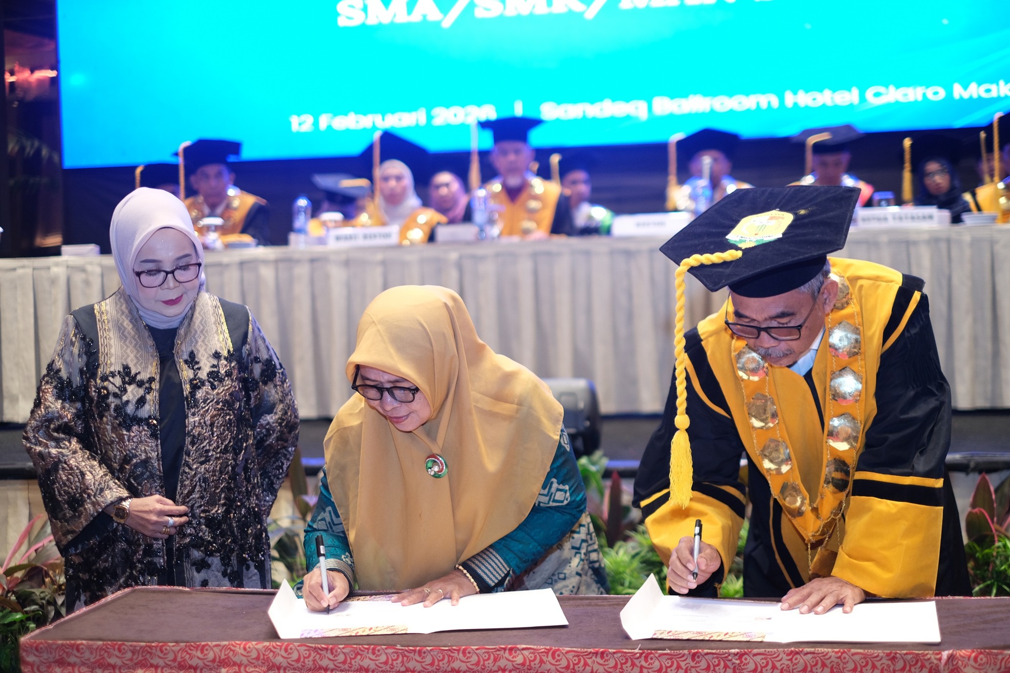 penandatanganan MoU antara Rektor UPRI dengan Kepala Sekolah