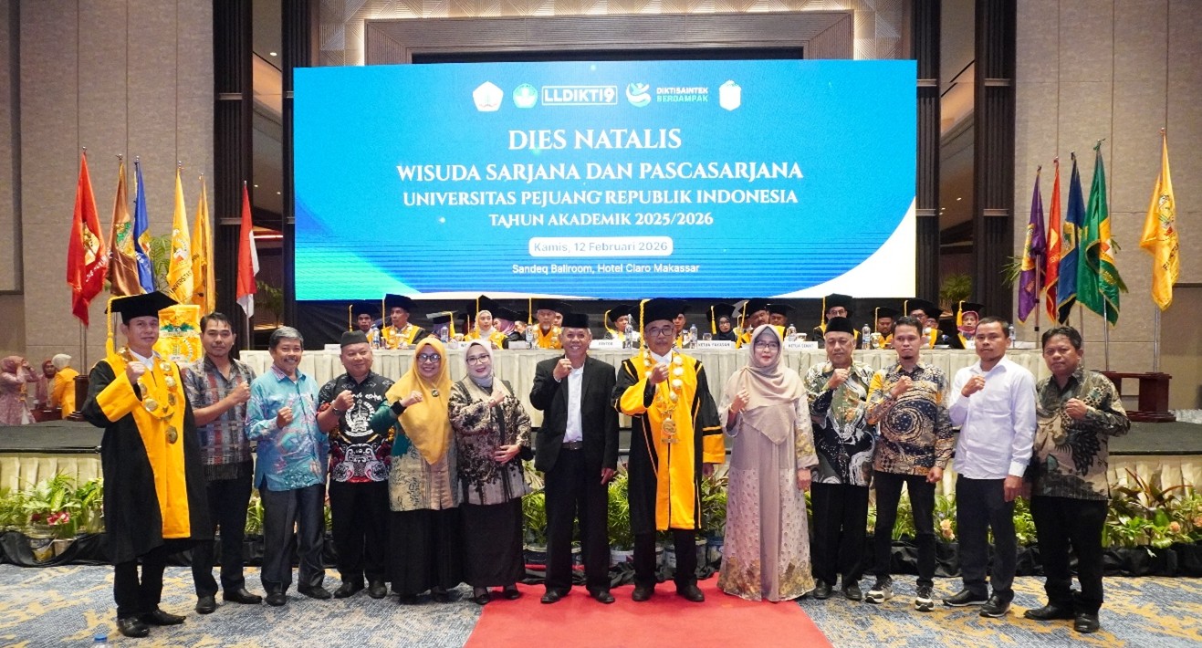 foto bersama Rektor, Ketua YPTKD Makassar beserta Para Kepala Sekolah tingkat SMA/SMK se-Sulawesi Selatan