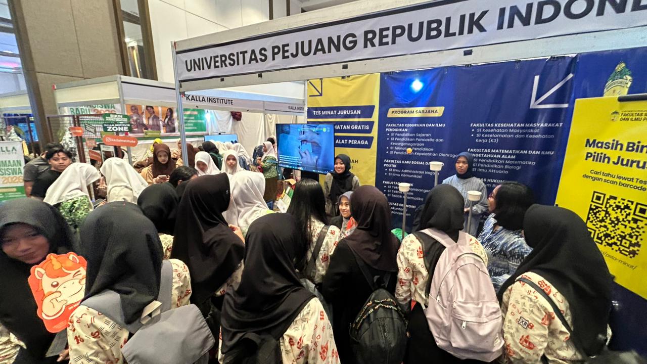 antusiasme pengunjung pameran terhadap booth UPRI
